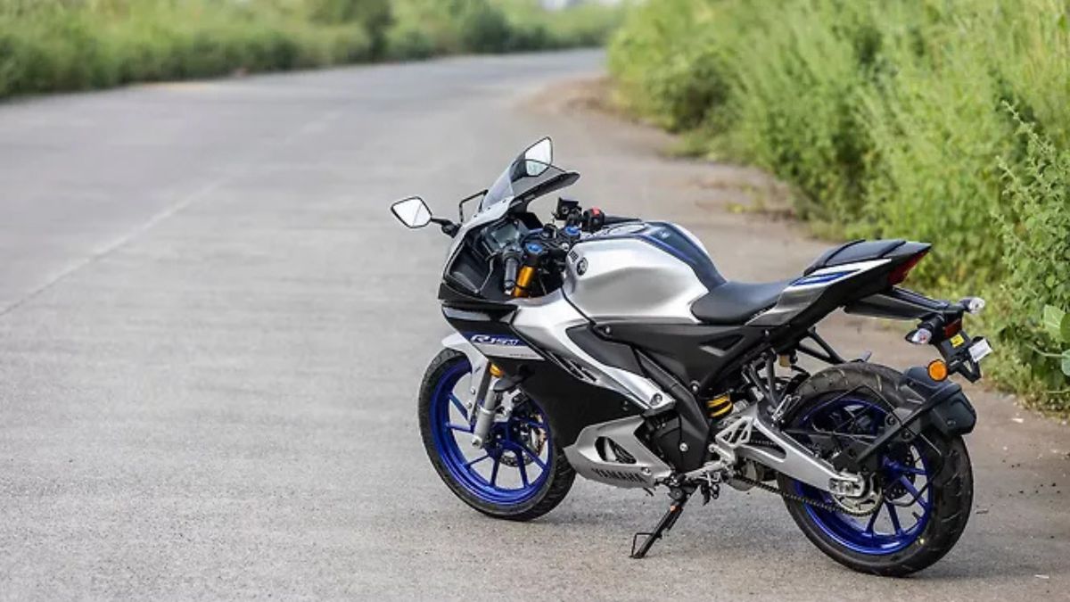 Yamaha R15 V4